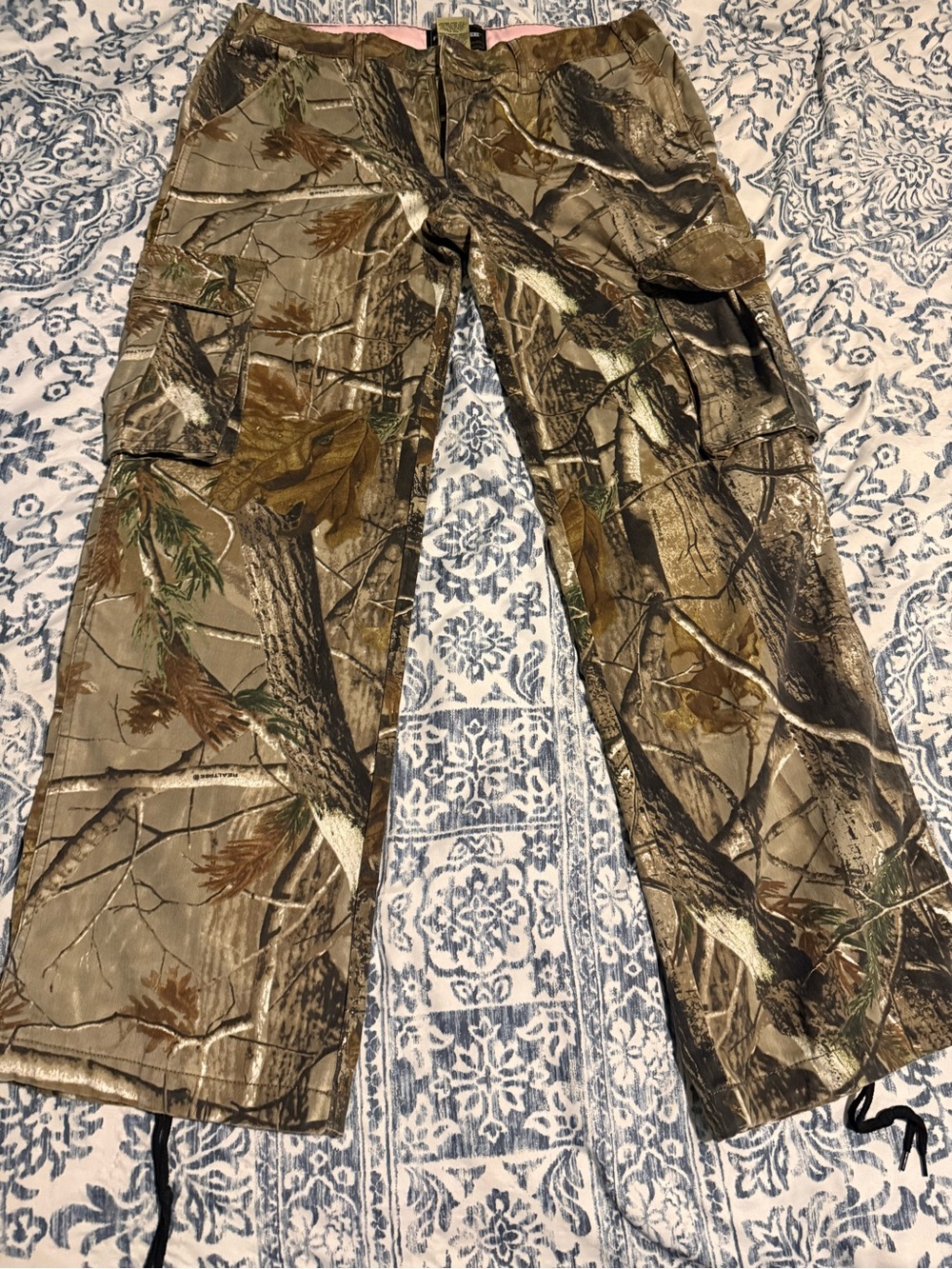 Realtree Women's Camo Wide-Leg Cargo Pants in Brown Green Tan